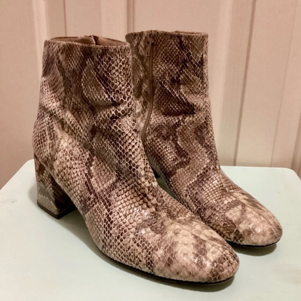 Chinese Laundry Women’s Size 9 Block Heel Snake Skin Daria Ankle Booties EUC - Picture 2 of 11